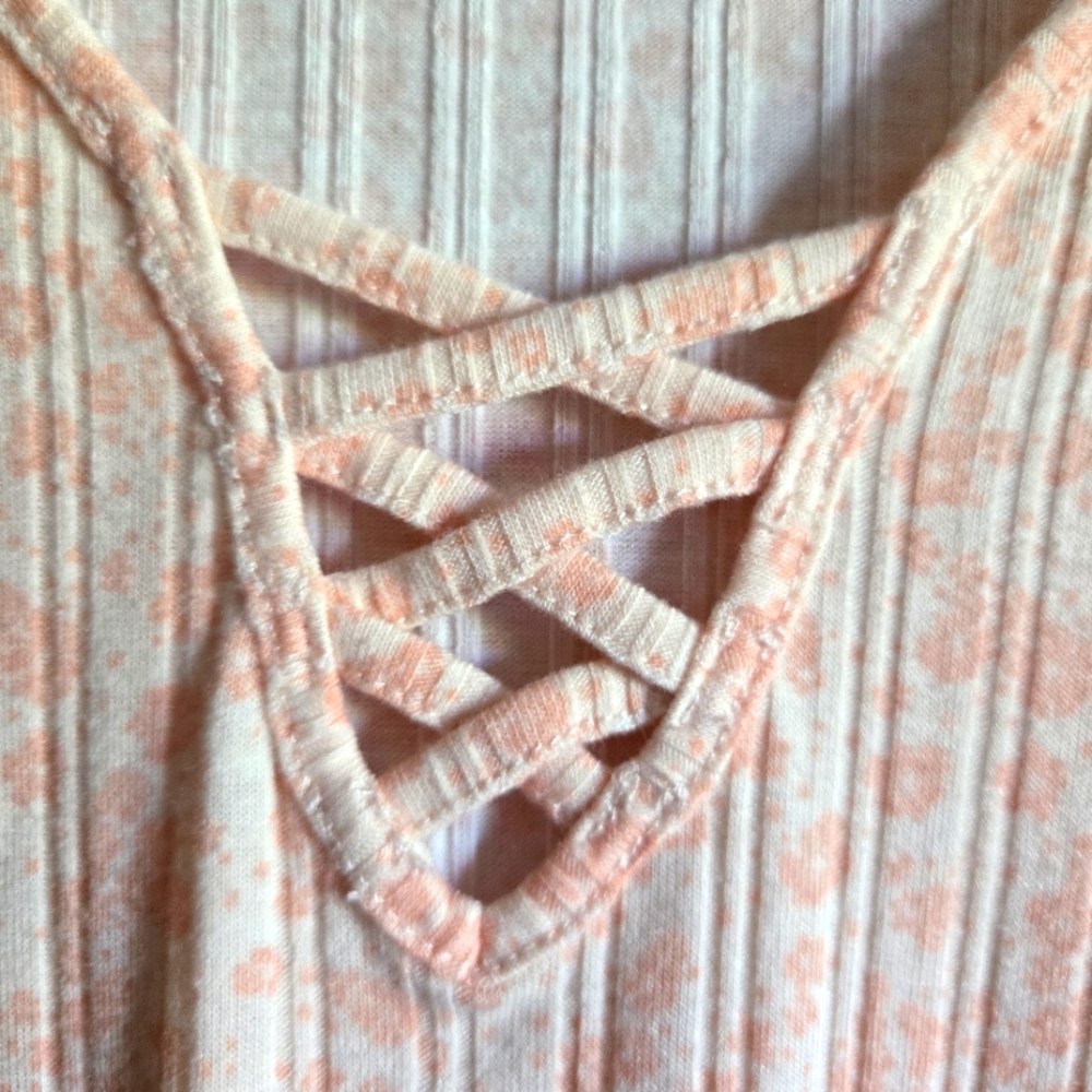 SO Brand Floral Ribbed Cutout Top, XXL (PTP=19.5") - Picture 3 of 4